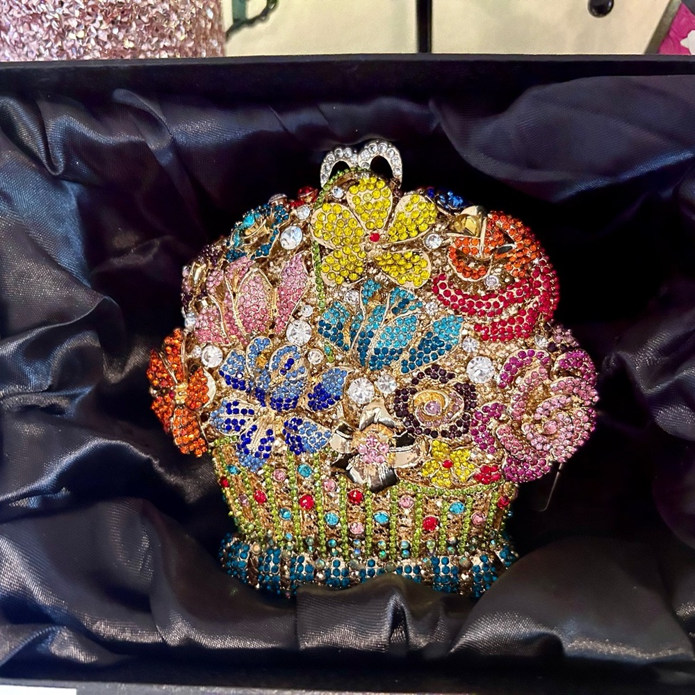 This beautiful Flower Crystal purse, small bag is Brand New. Gift, Collectible